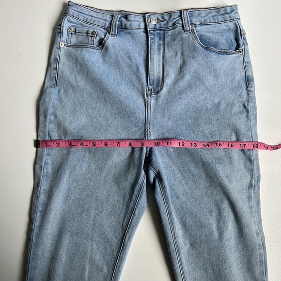 MESHKI Straight Lightwash Jeans - Picture 8 of 10